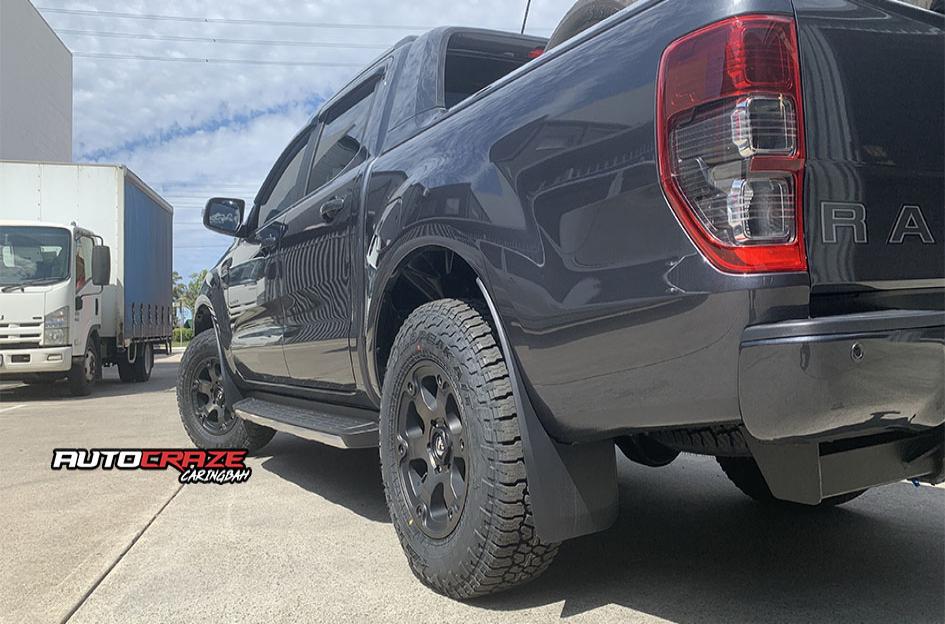 FORD RANGER BEAST BLACK MACHINED WITH DARK TINT